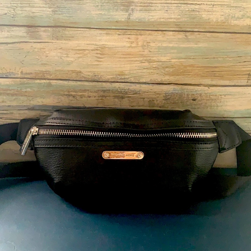 MICHEAL KORS FANNY PACK
